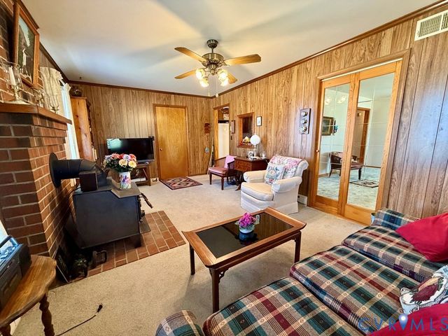 1414 Ridge Rd, Callao, VA 22435