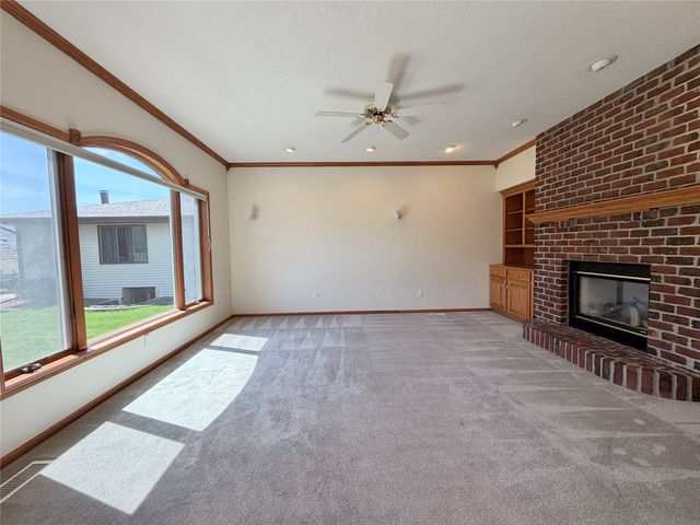 2309 N 7th Avenue Place E, Newton, IA 50208