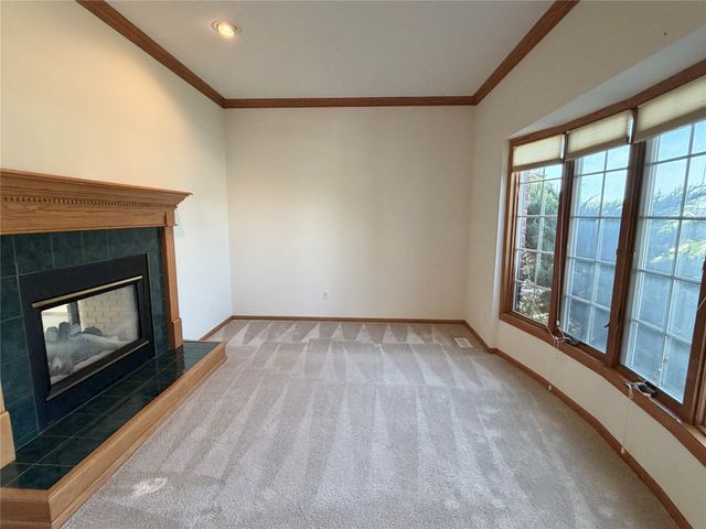 2309 N 7th Avenue Place E, Newton, IA 50208