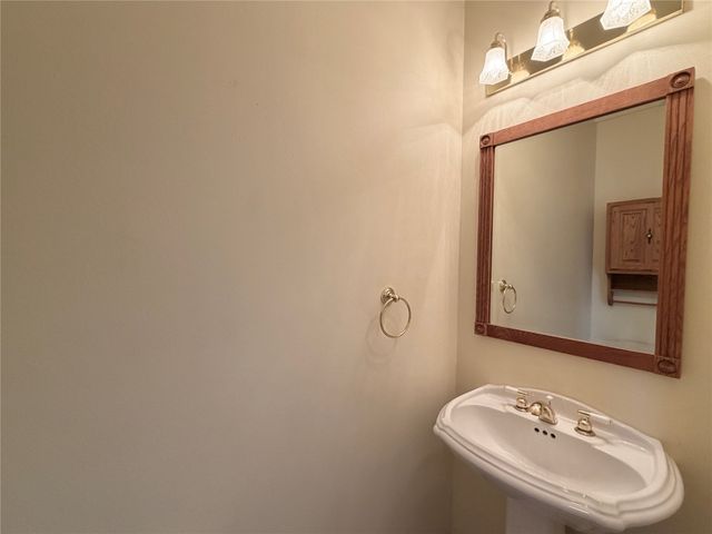 2309 N 7th Avenue Place E, Newton, IA 50208