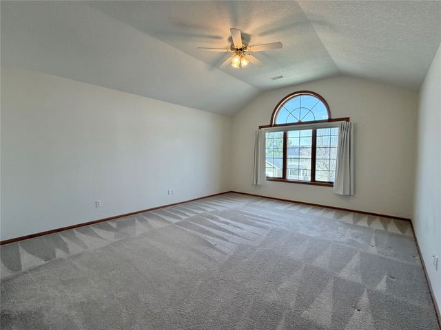 2309 N 7th Avenue Place E, Newton, IA 50208
