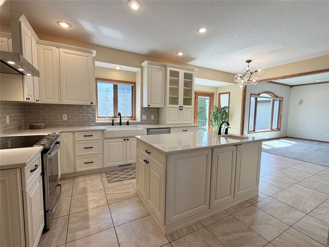 2309 N 7th Avenue Place E, Newton, IA 50208