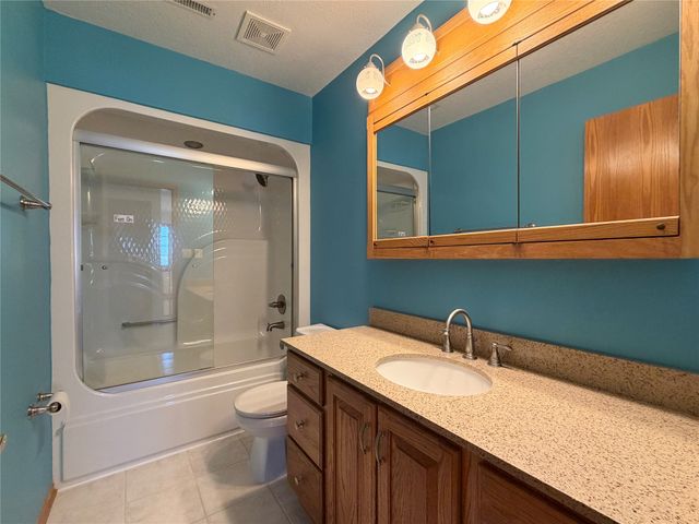 2309 N 7th Avenue Place E, Newton, IA 50208