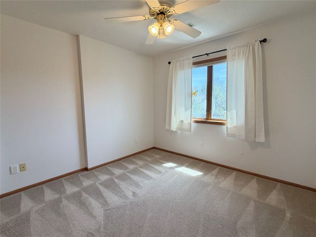 2309 N 7th Avenue Place E, Newton, IA 50208