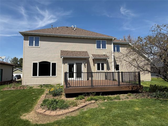 2309 N 7th Avenue Place E, Newton, IA 50208