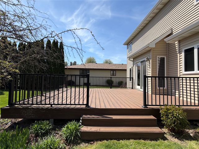 2309 N 7th Avenue Place E, Newton, IA 50208