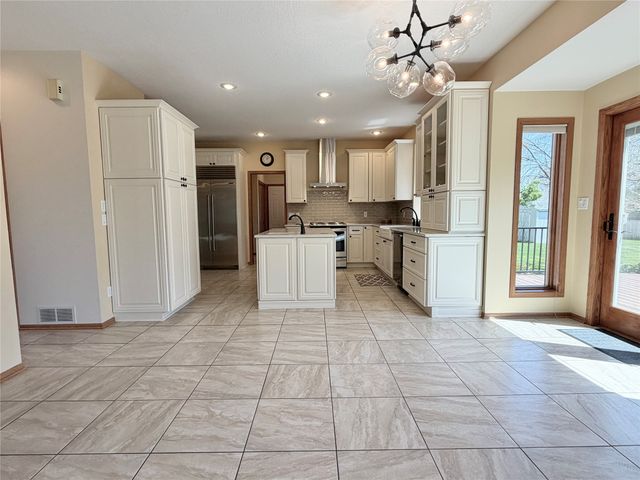2309 N 7th Avenue Place E, Newton, IA 50208