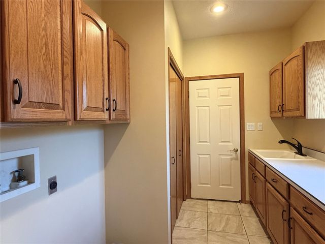 2309 N 7th Avenue Place E, Newton, IA 50208
