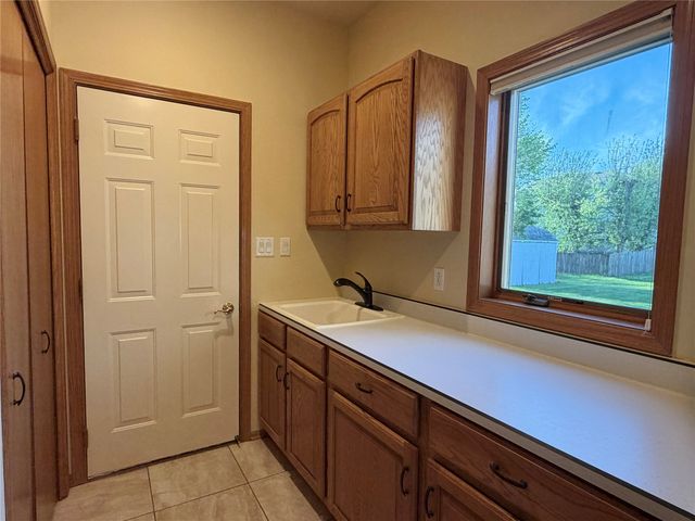 2309 N 7th Avenue Place E, Newton, IA 50208