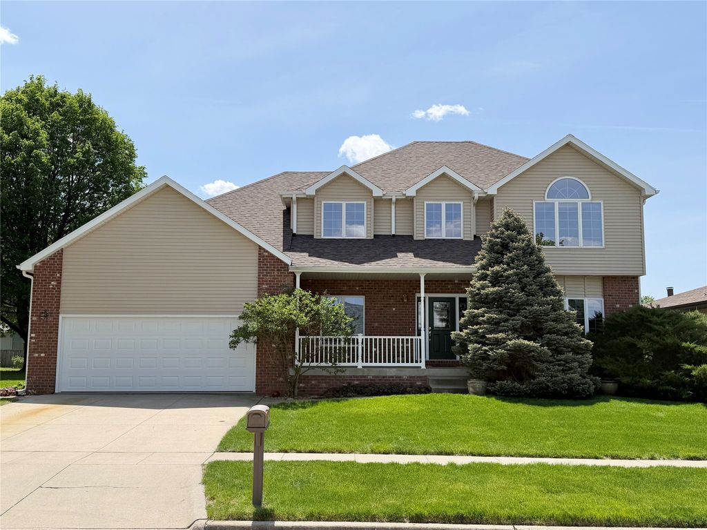 2309 N 7th Avenue Place E, Newton, IA 50208