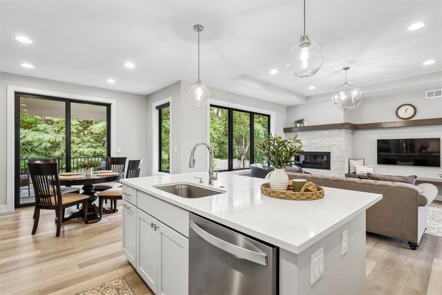 14415 Sheridan Avenue, Urbandale, IA 50323