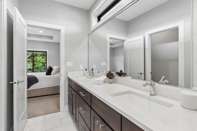14415 Sheridan Avenue, Urbandale, IA 50323