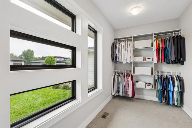 14415 Sheridan Avenue, Urbandale, IA 50323