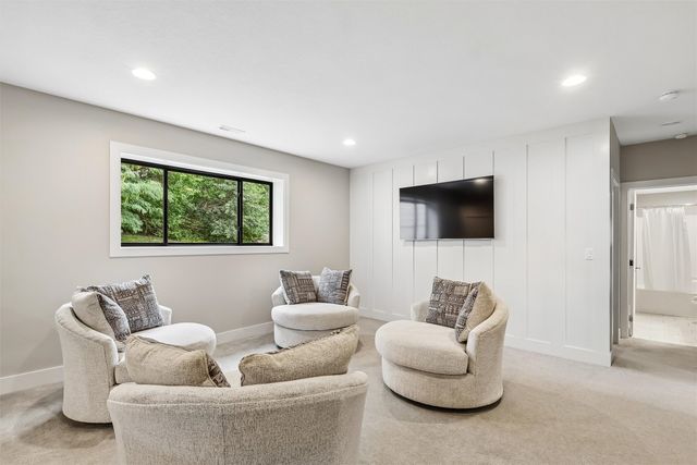 14415 Sheridan Avenue, Urbandale, IA 50323