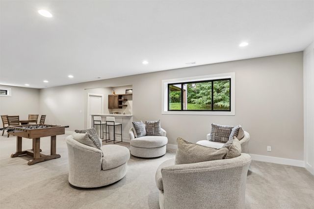 14415 Sheridan Avenue, Urbandale, IA 50323
