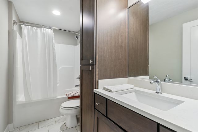 14415 Sheridan Avenue, Urbandale, IA 50323