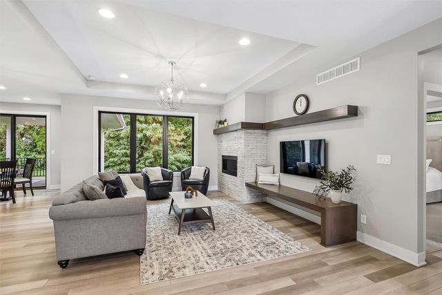14415 Sheridan Avenue, Urbandale, IA 50323