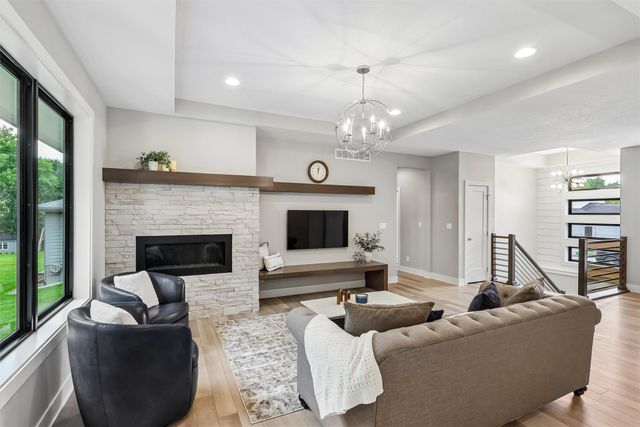 14415 Sheridan Avenue, Urbandale, IA 50323