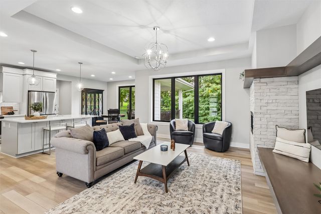 14415 Sheridan Avenue, Urbandale, IA 50323