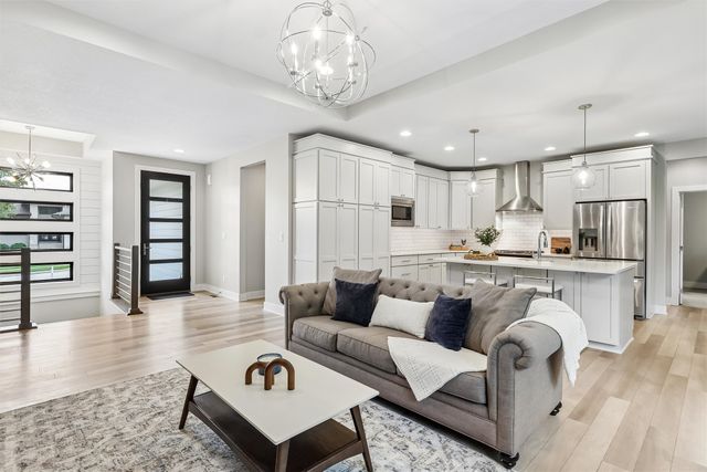 14415 Sheridan Avenue, Urbandale, IA 50323