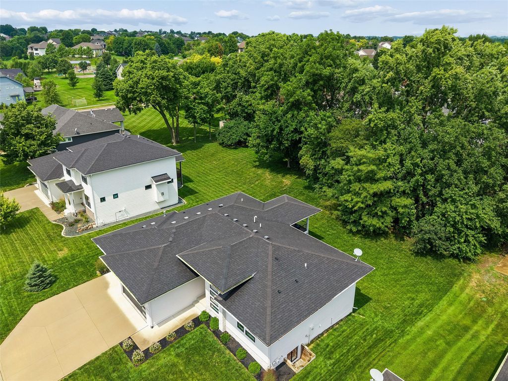 14415 Sheridan Avenue, Urbandale, IA 50323