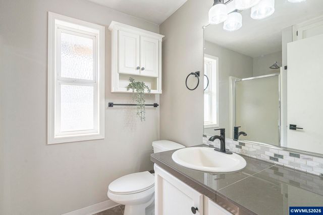 849 E 9th Ct, Lafayette, OR 97127