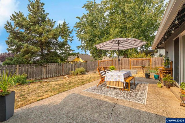 849 E 9th Ct, Lafayette, OR 97127