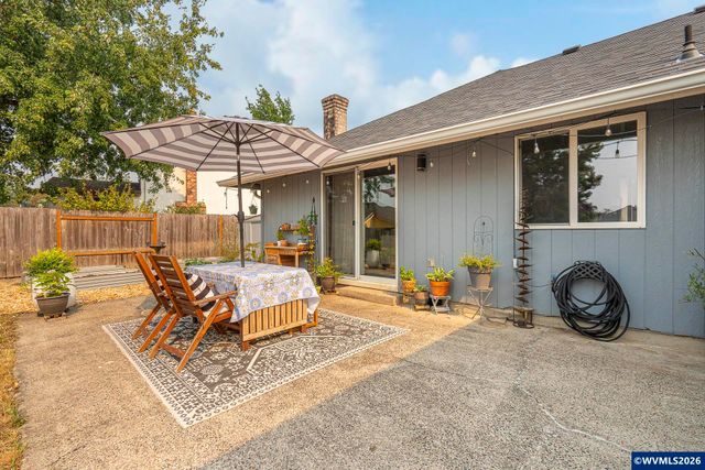849 E 9th Ct, Lafayette, OR 97127