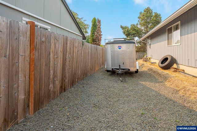 849 E 9th Ct, Lafayette, OR 97127