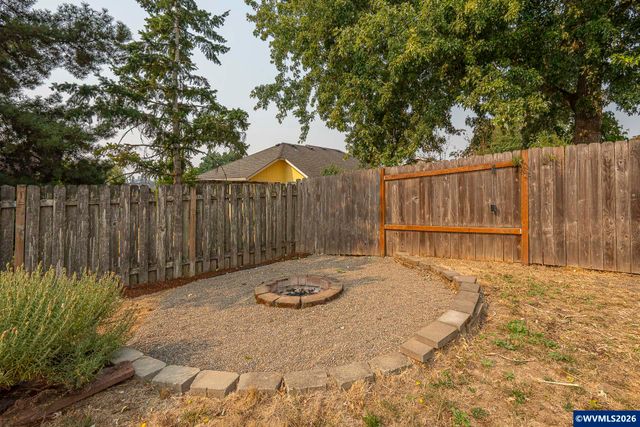 849 E 9th Ct, Lafayette, OR 97127