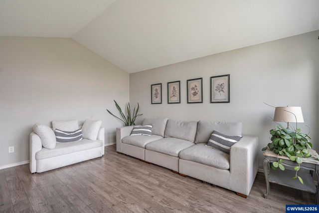 849 E 9th Ct, Lafayette, OR 97127