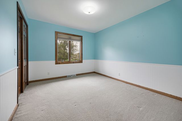 48W607 Whispering Oaks Drive, Hampshire, IL 60140