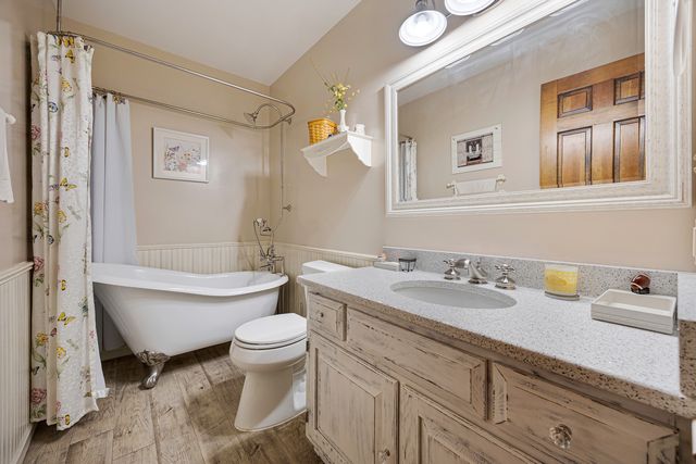 48W607 Whispering Oaks Drive, Hampshire, IL 60140
