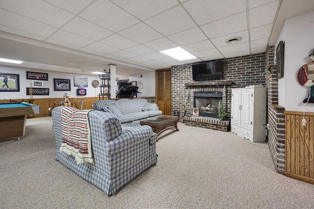 48W607 Whispering Oaks Drive, Hampshire, IL 60140