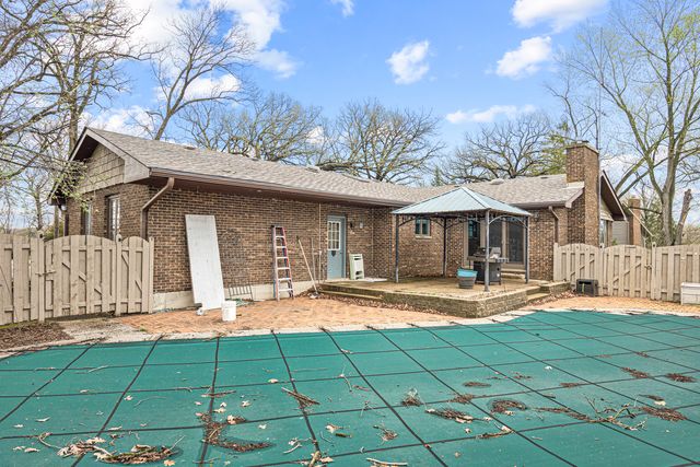 48W607 Whispering Oaks Drive, Hampshire, IL 60140