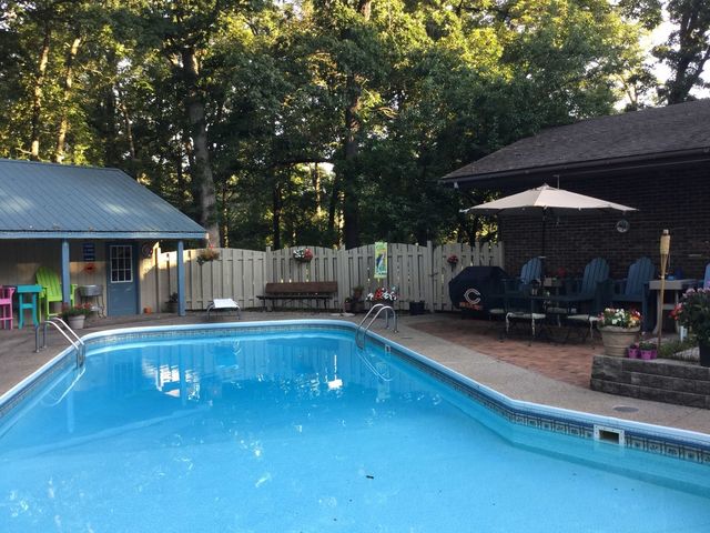 48W607 Whispering Oaks Drive, Hampshire, IL 60140