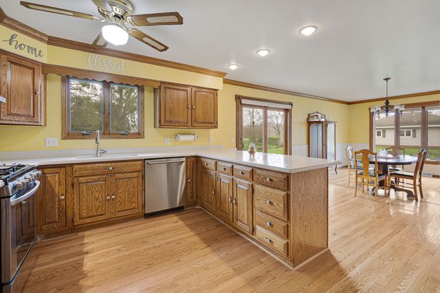 48W607 Whispering Oaks Drive, Hampshire, IL 60140
