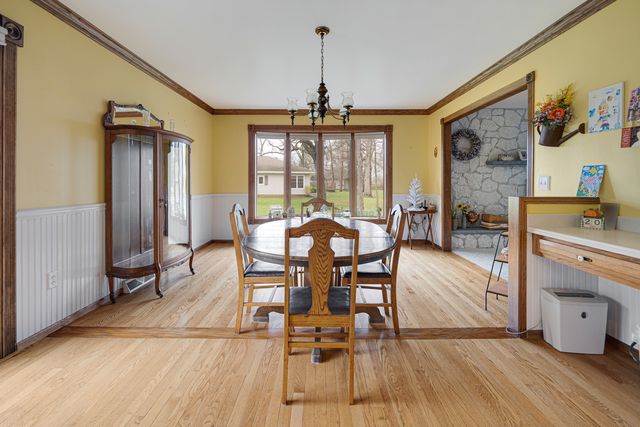 48W607 Whispering Oaks Drive, Hampshire, IL 60140