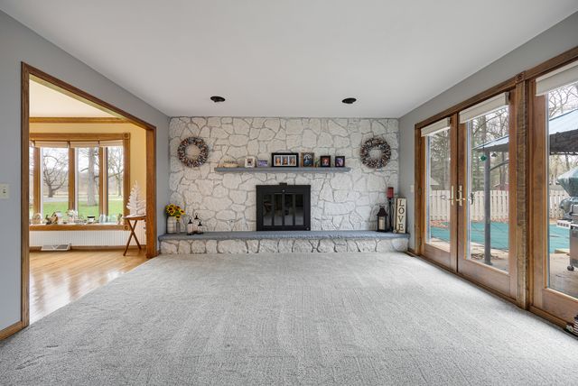 48W607 Whispering Oaks Drive, Hampshire, IL 60140