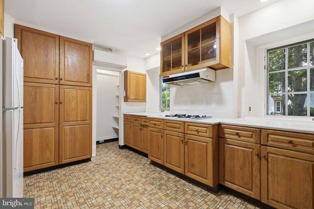 6711 LINCOLN DR, Philadelphia, PA 19119