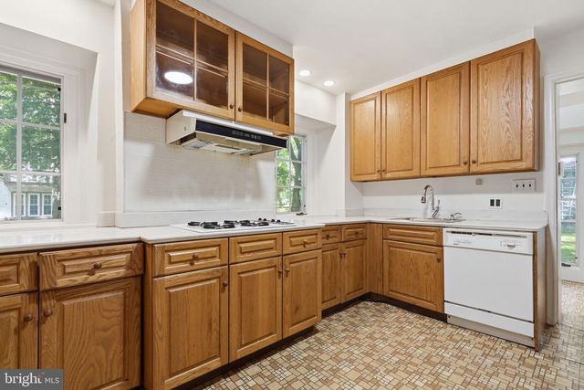 6711 LINCOLN DR, Philadelphia, PA 19119