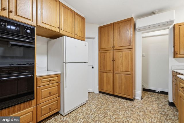 6711 LINCOLN DR, Philadelphia, PA 19119