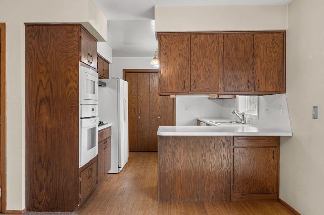 2460 E Meadow Drive, North Saint Paul, MN 55109