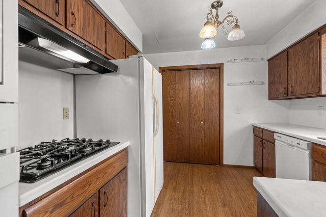 2460 E Meadow Drive, North Saint Paul, MN 55109