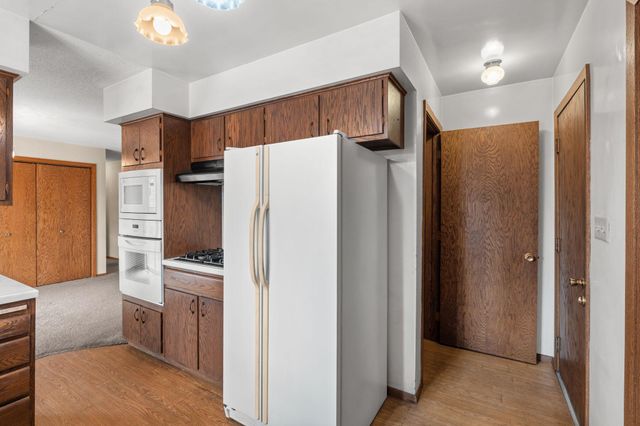 2460 E Meadow Drive, North Saint Paul, MN 55109