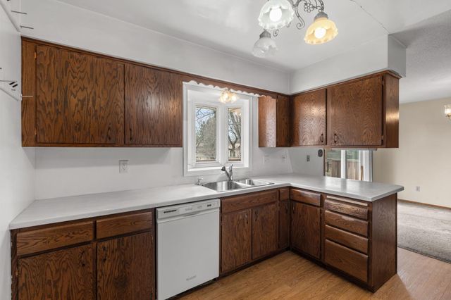 2460 E Meadow Drive, North Saint Paul, MN 55109