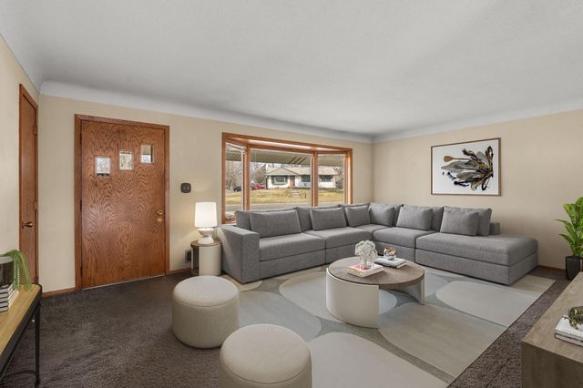 2460 E Meadow Drive, North Saint Paul, MN 55109