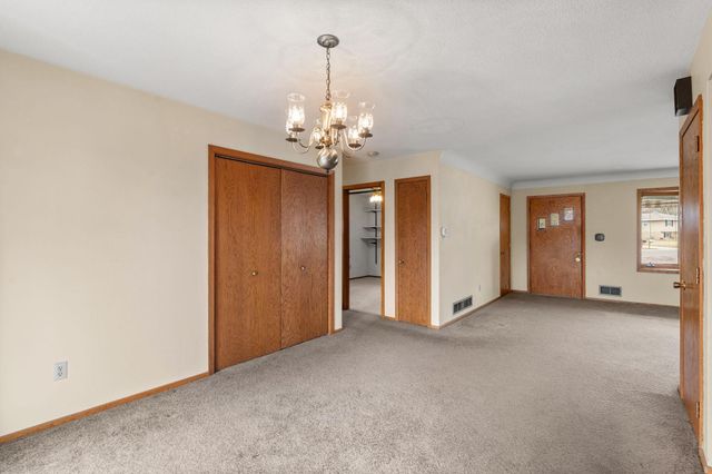 2460 E Meadow Drive, North Saint Paul, MN 55109