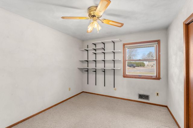 2460 E Meadow Drive, North Saint Paul, MN 55109