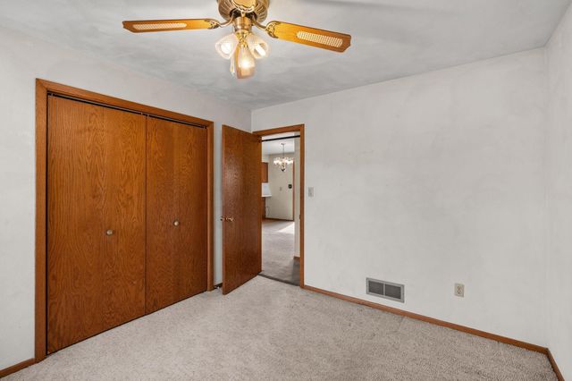 2460 E Meadow Drive, North Saint Paul, MN 55109